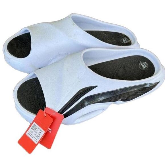 Li-Ning badfive speed 9 Slides NWT - Picture 1 of 5
